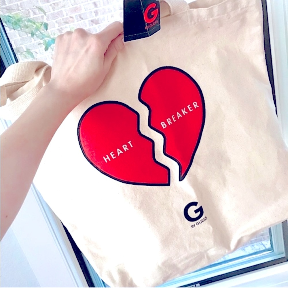 GUESS HEARTBREAK TOTE